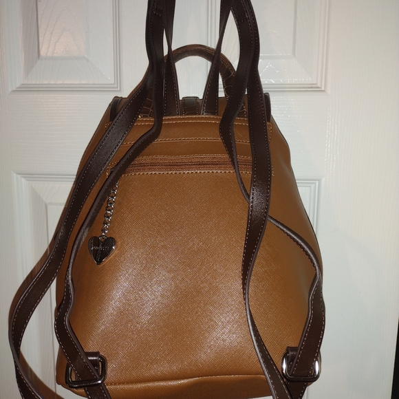FINAL MARKDOWN Ariella Leather backpack - Picture 12 of 13